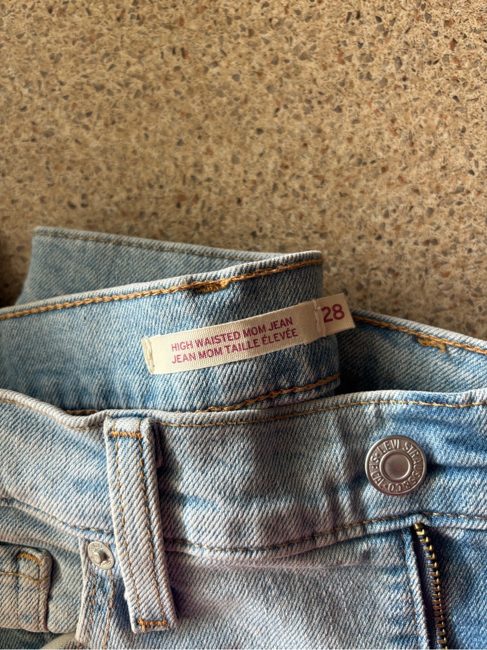 Levi's High Waisted Mom Jeans - Light Blue